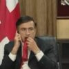 Почему Саакашвили стал жевать свой галстук?